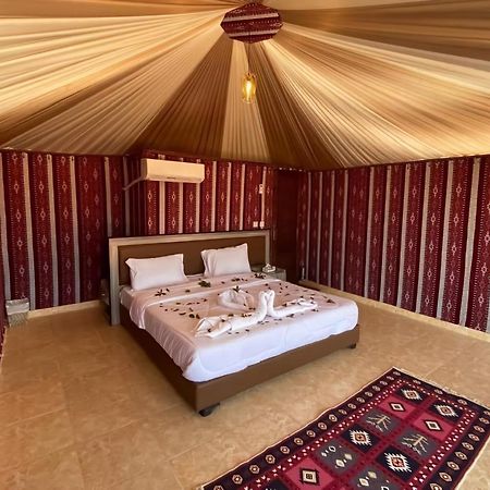 مخيم جبل بردى Jabal Burdah Camp Hotel Wadi Rum Eksteriør billede