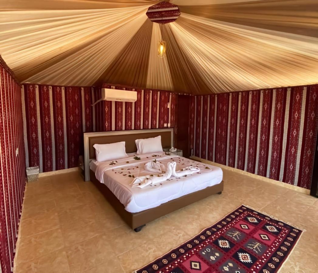 مخيم جبل بردى Jabal Burdah Camp Hotel Wadi Rum Eksteriør billede